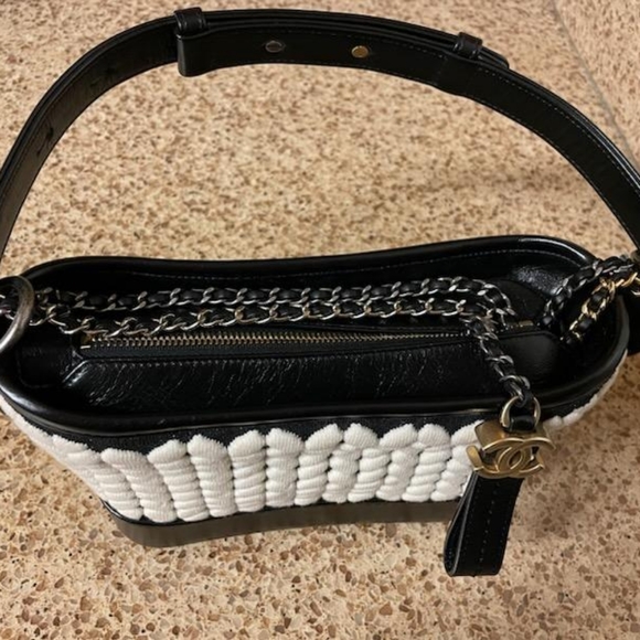 Chanel Gabrielle small - Picture 4 of 4